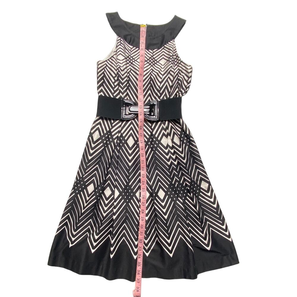 Women WHBM Fit and Flare Dress Size 2 Black White Geometric - Picture 6 of 13